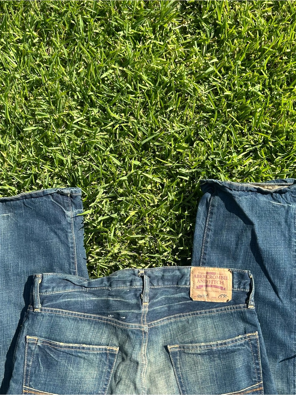 Abercrombie & Fitch Distressed Blue Straight-Leg Jeans Size 32x30 5 Pocket Denim - Picture 9 of 10